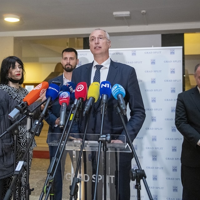 Gradonačelnik Puljak obznanio odluku: „Zamjenik Ivošević i ja dajemo ostavke, a Split ide na izbore.“