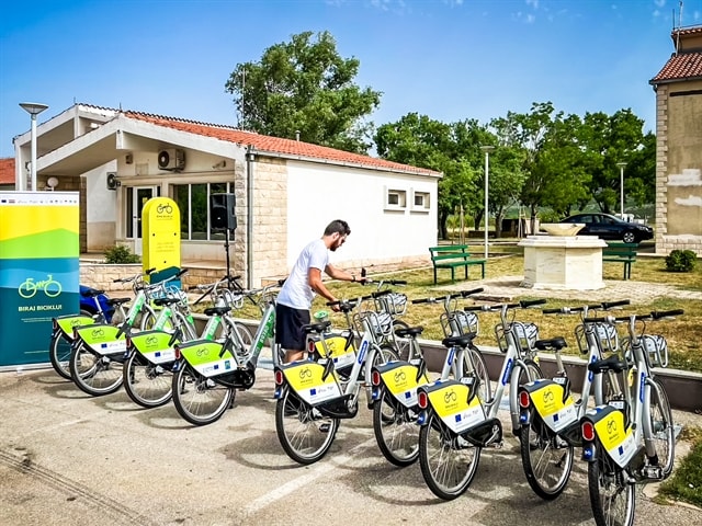 „Biraj biciklu!“ – nakon Podstrane i Klisa, sustav javnih bicikala otvoren u Dicmu