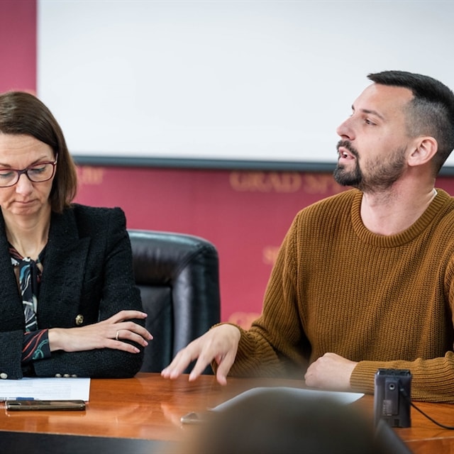Zamjenik  Ivošević i pročelnica Đerek održali briefing za medije o gradskim stanovima