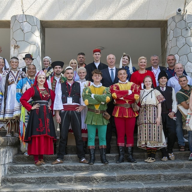 Međunarodni festival folklora: Predstavnici sedam domaćih i inozemnih gostujućih ansambala kod gradonačelnika