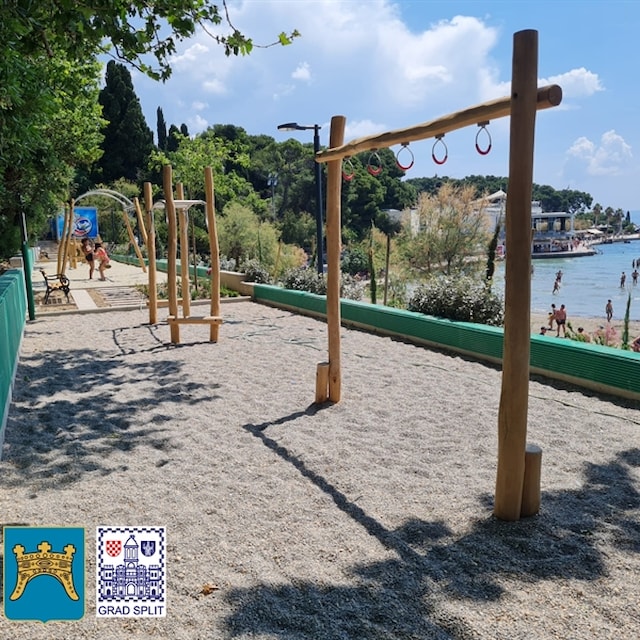 Osigurana bespovratna sredstva Županije za sufinanciranje uređenja dječjeg igrališta i pristupne rampe na plaži Bačvice
