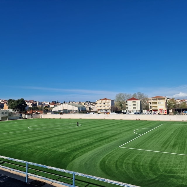 Ulažemo u sportsko – rekreacijsku infrastrukturu: Pogledajte obnovljene nogometne terene u Stobreču