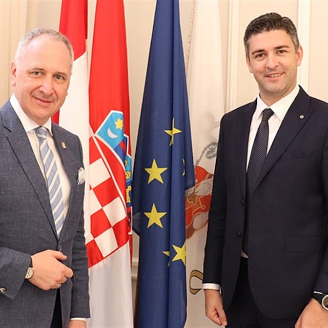 Gradonačelnik Splita I gradonačelnik Dubrovnika uputili prijedlog izmjena I dopuna zakona o prijevozu u cestovnom ministarstvu I vladi: Ustrajat ćemo na izmjenama Zakona koji smanjuje kvalitetu života