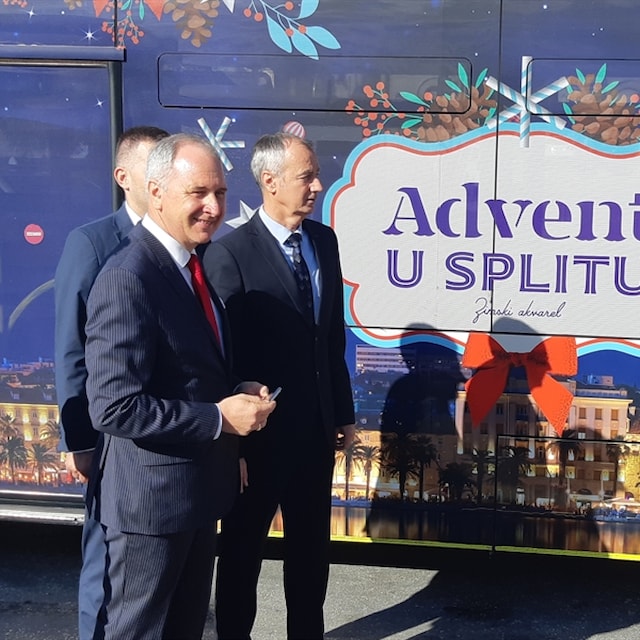 U retro busu predstavljen ovogodišnji Advent u Splitu
