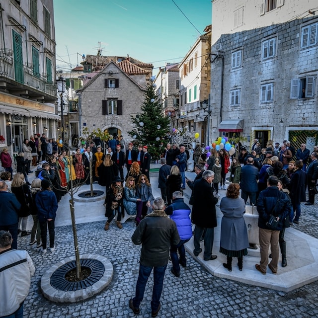 Baluni, kolenda, mladi i stari na novom Šperunu